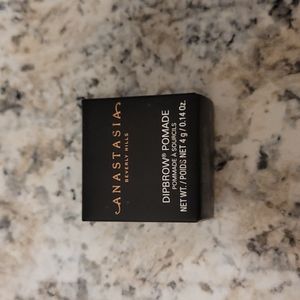 Anastasia Beverly Hills Dipbrow Pomade shade Caramel